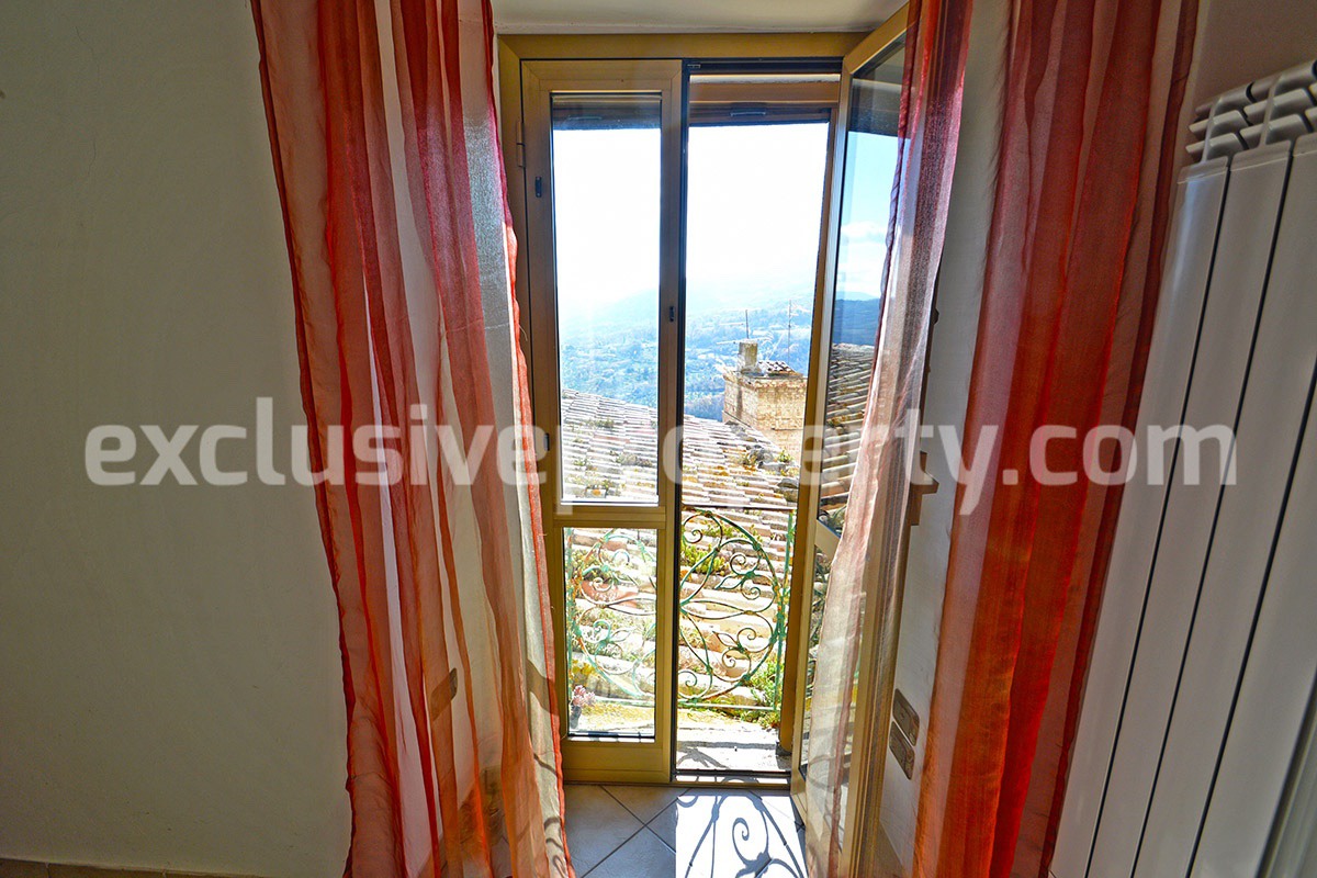 House in excellent condition with a view of the hills for sale in Italy 5