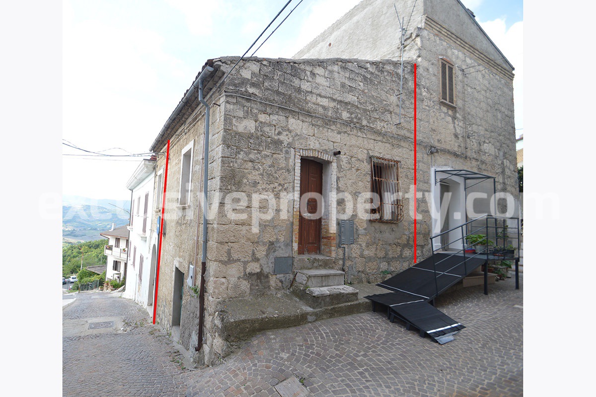 Stone house a few steps from the center for sale in Molise - Italy