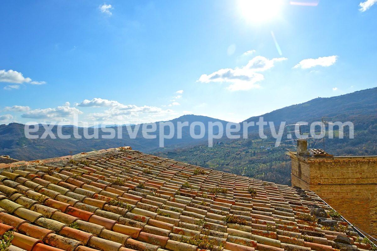 House in excellent condition with a view of the hills for sale in Italy 6