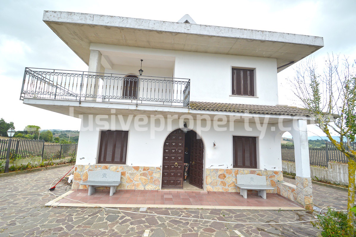 Villa with garden and terraces with sea view for sale in Molise - Italy 2