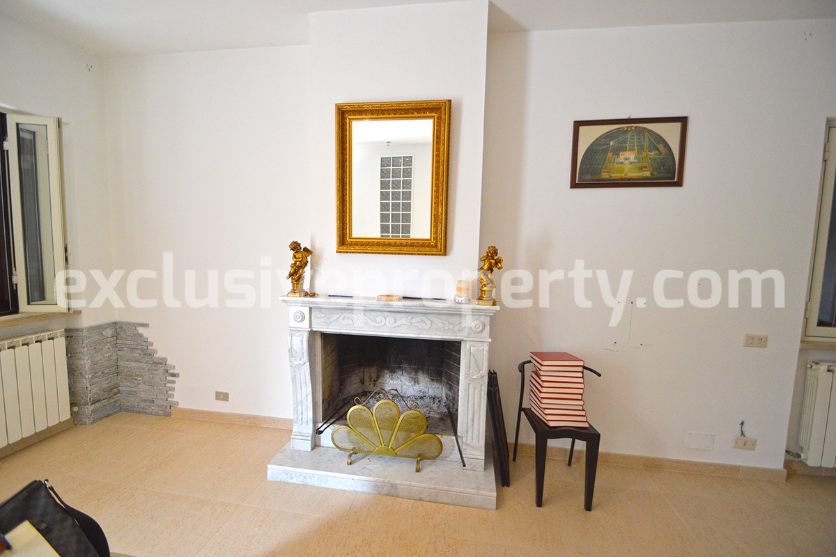 Villa with garden and terraces with sea view for sale in Molise - Italy 9