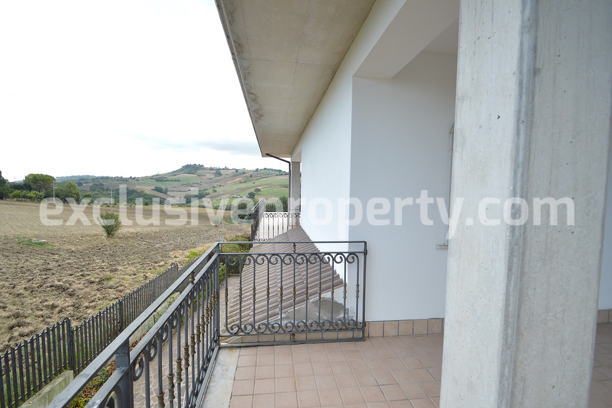 Villa with garden and terraces with sea view for sale in Molise - Italy 31