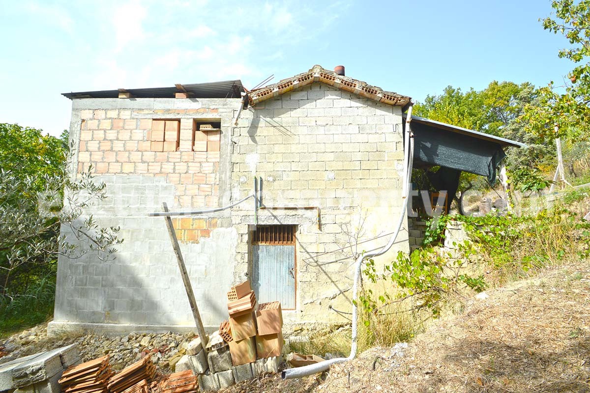 Country house to be completed for sale on the Abruzzo hills - Italy 2
