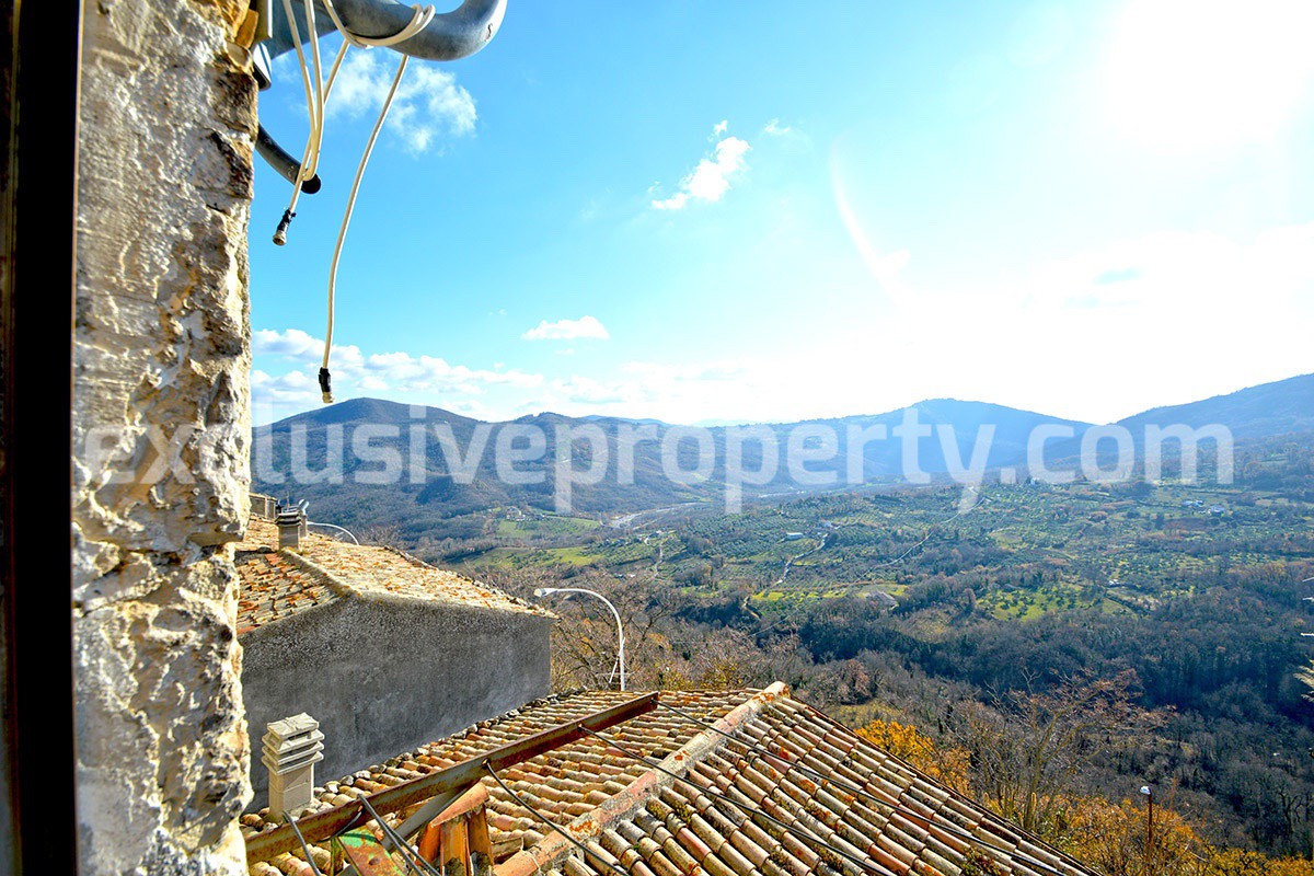 House in excellent condition with a view of the hills for sale in Italy 18