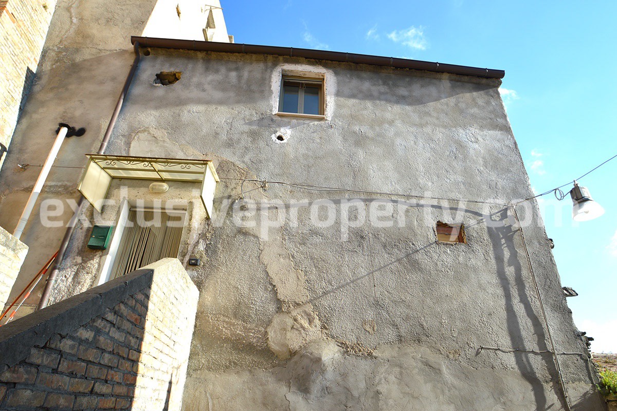 House in excellent condition with a view of the hills for sale in Italy 22