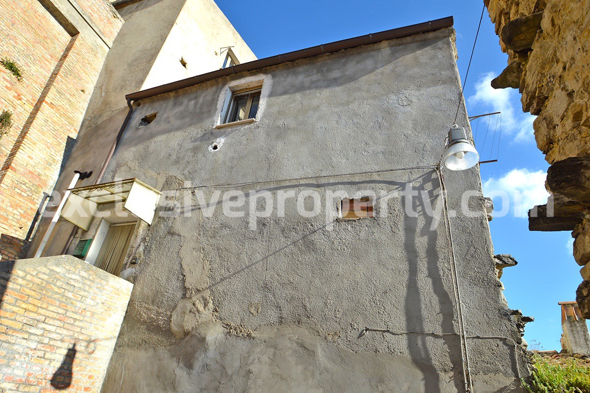 House in excellent condition with a view of the hills for sale in Italy 23