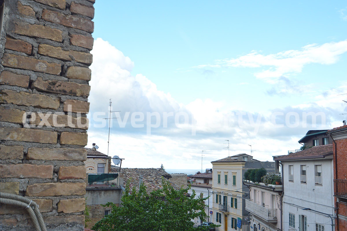 Beautifully restored traditional town house with terrace for sale in Casalbordino 34