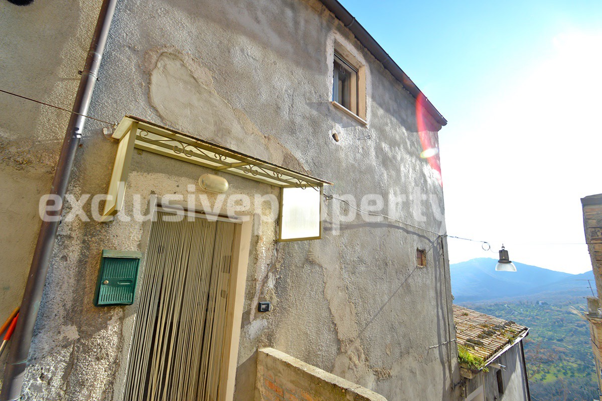 House in excellent condition with a view of the hills for sale in Italy 1