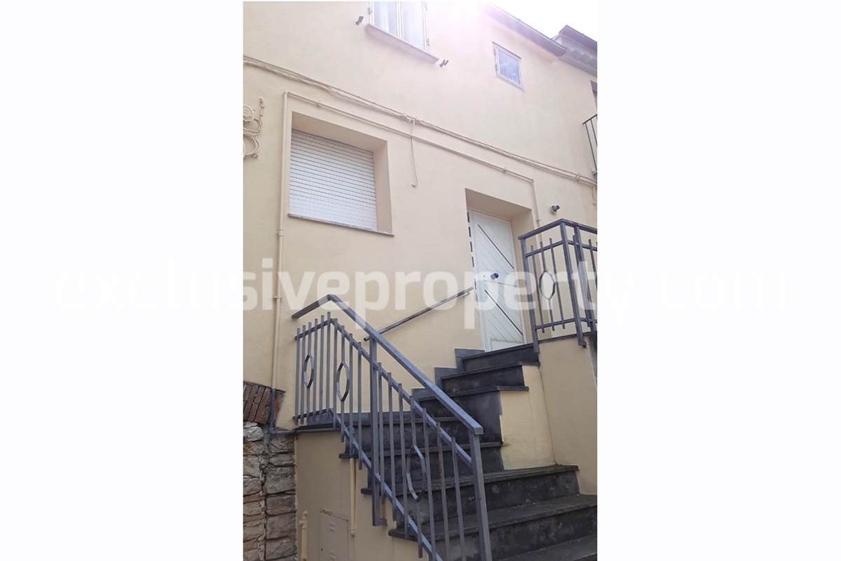 House in good condition with small outdoor area for sale in Abruzzo hills