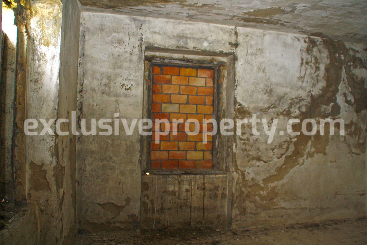 Farmhouse to renovate with 10 acres for sale in Abruzzo - Italy 10