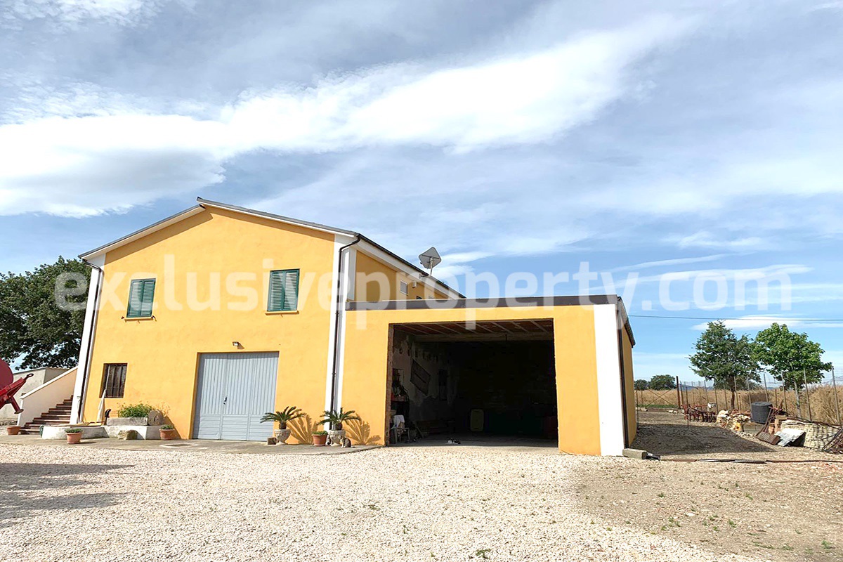 Large country house with terrace for sale 9 km from the sea in Molise 1