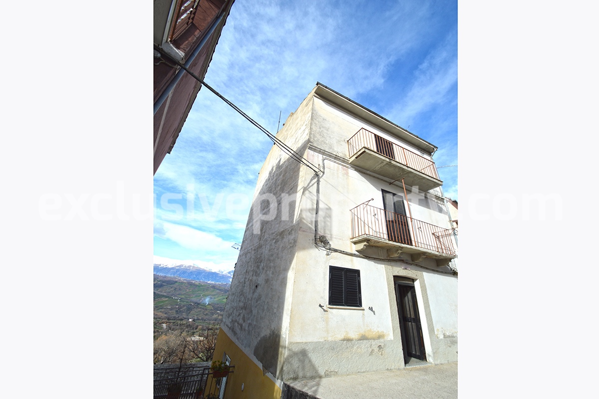 House with garden and balconies panoramic view for sale in Abruzzo 1