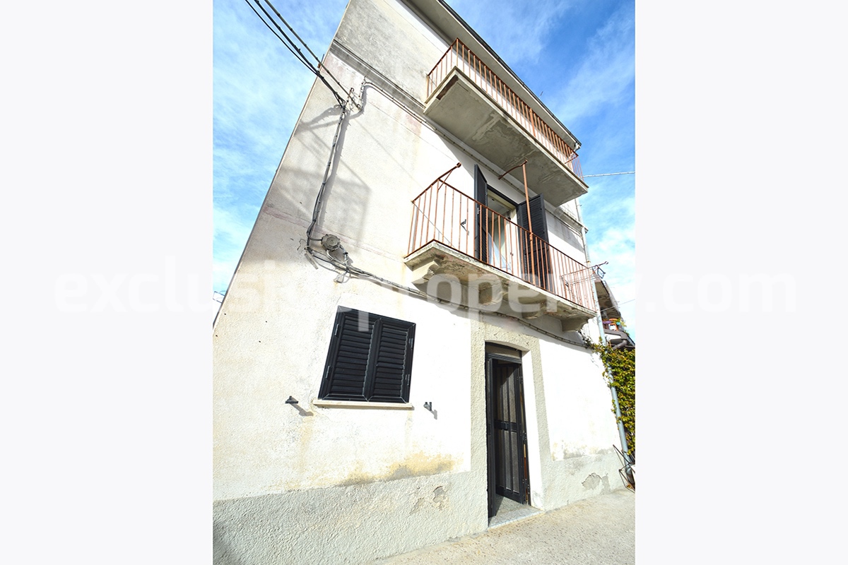 House with garden and balconies panoramic view for sale in Abruzzo 3