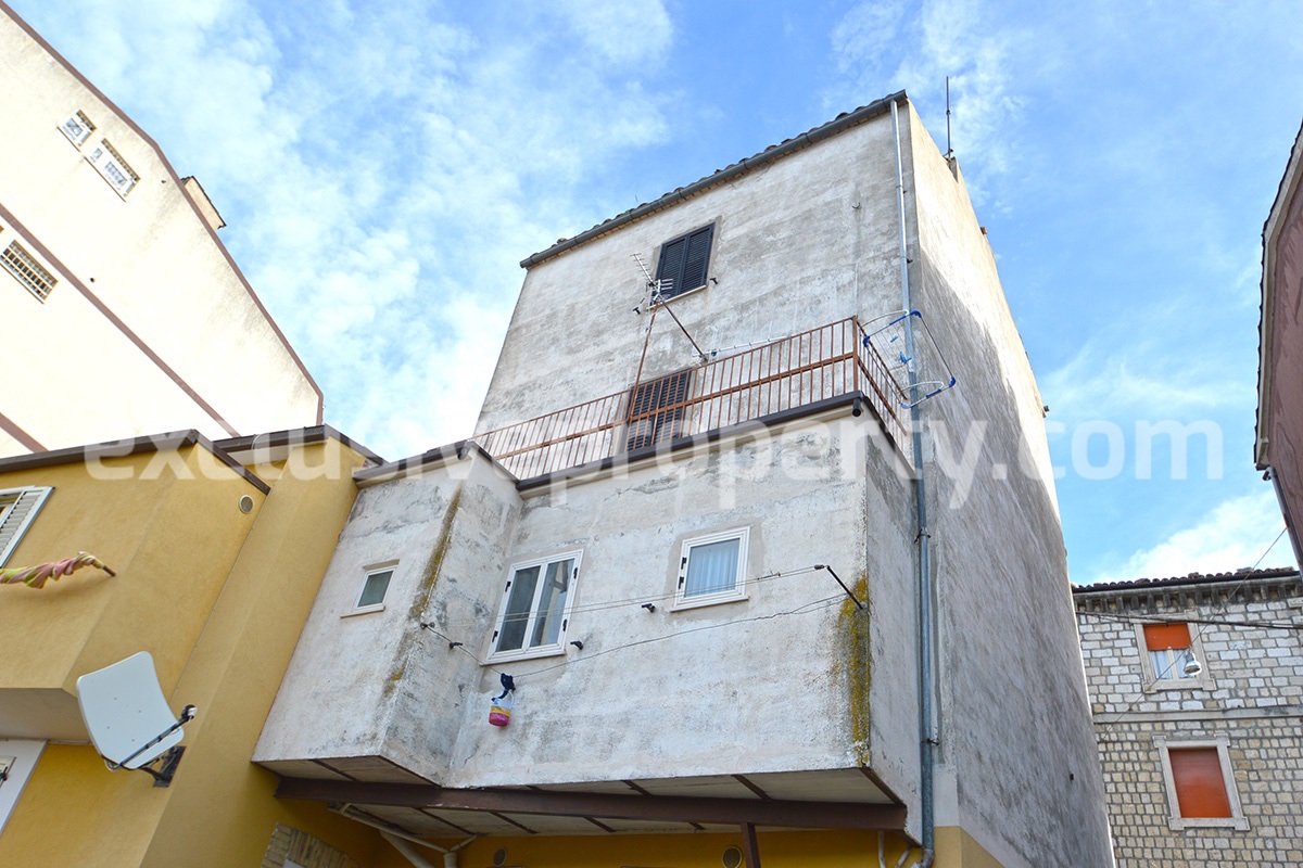 House with garden and balconies panoramic view for sale in Abruzzo 30
