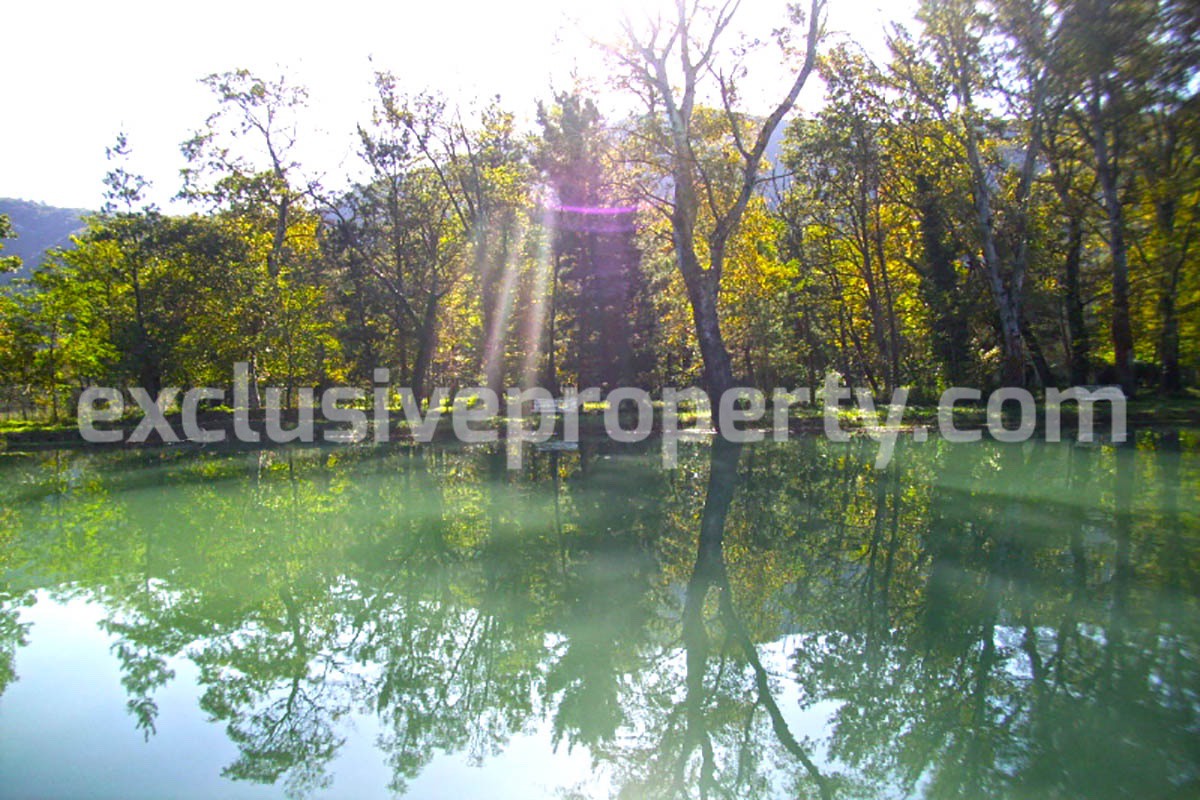 Farmhouse with land and lake for sale in Abruzzo - Italy 14