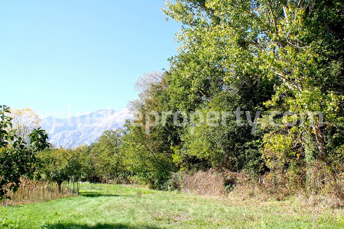 Farmhouse with land and lake for sale in Abruzzo - Italy 17