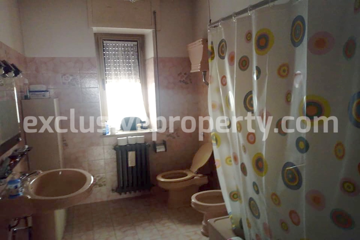 Large country house with land and garage for sale in the Abruzzo Region 13