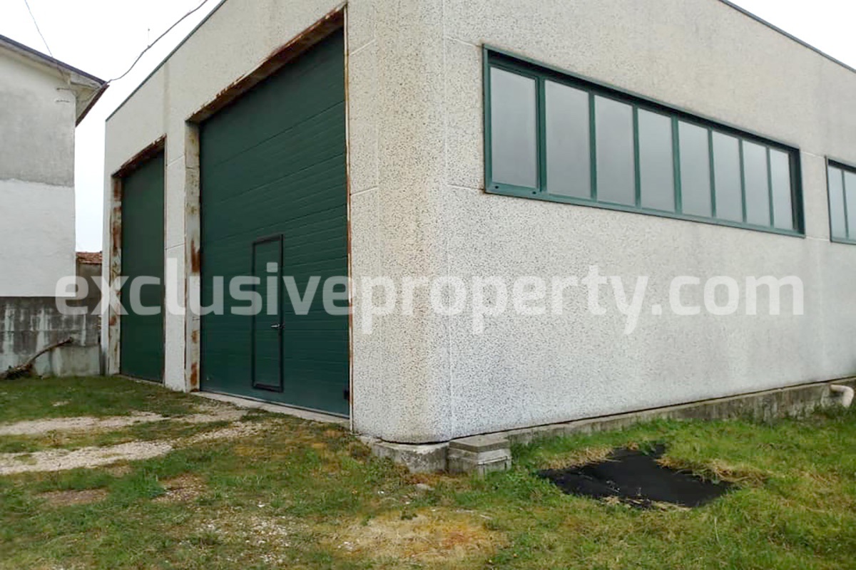 Large country house with land and garage for sale in the Abruzzo Region 15