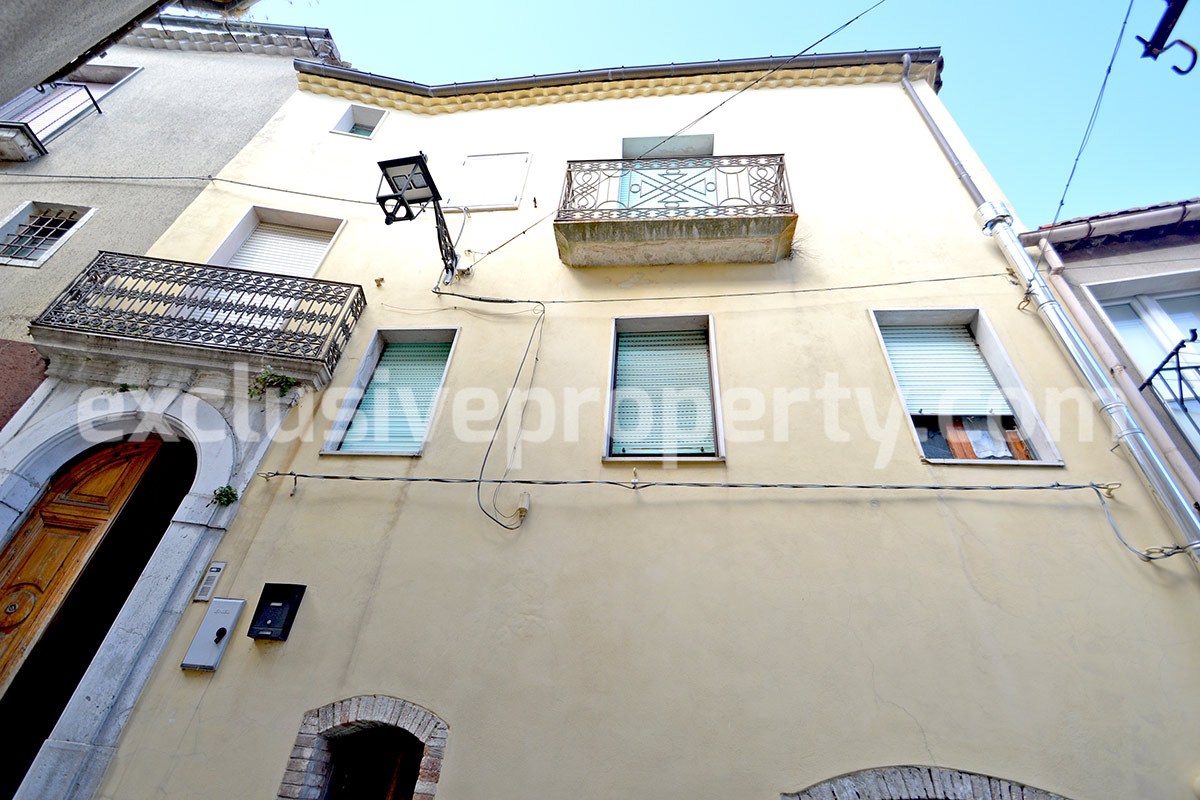 Town House with terrace and garden for sale in Italy 3