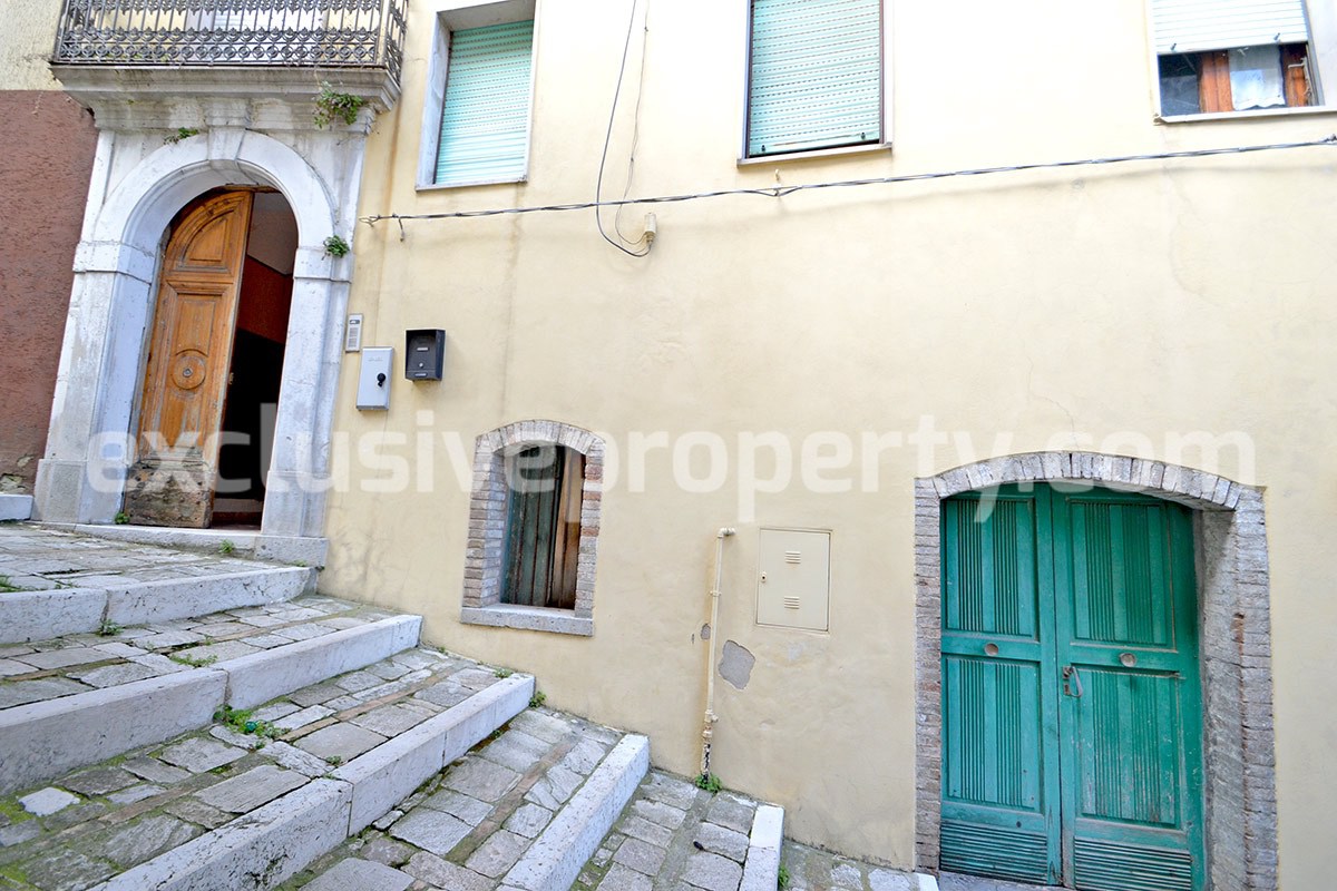 Town House with terrace and garden for sale in Italy 4