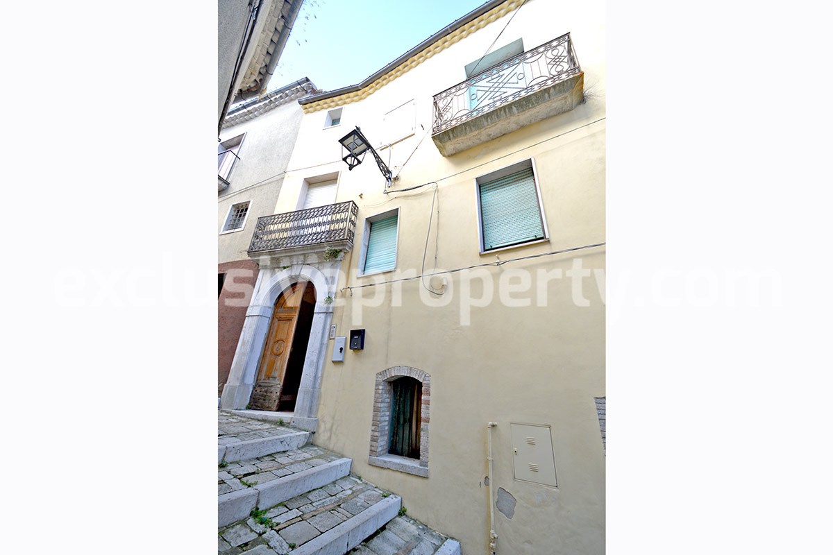Town House with terrace and garden for sale in Italy 2