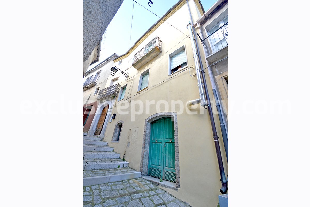 Town House with terrace and garden for sale in Italy 1