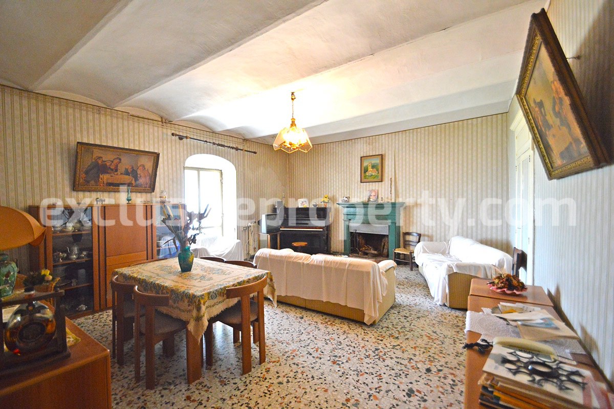Town House with terrace and garden for sale in Italy 18