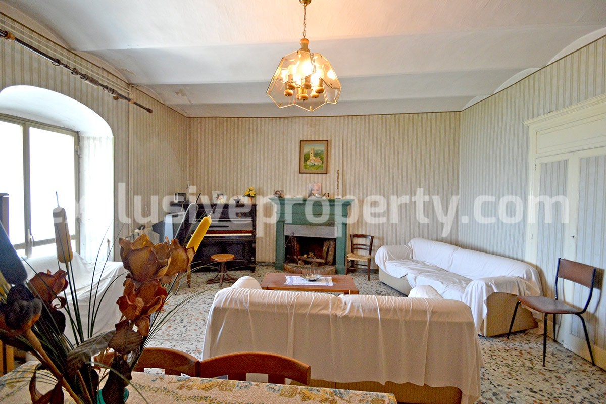 Town House with terrace and garden for sale in Italy 19