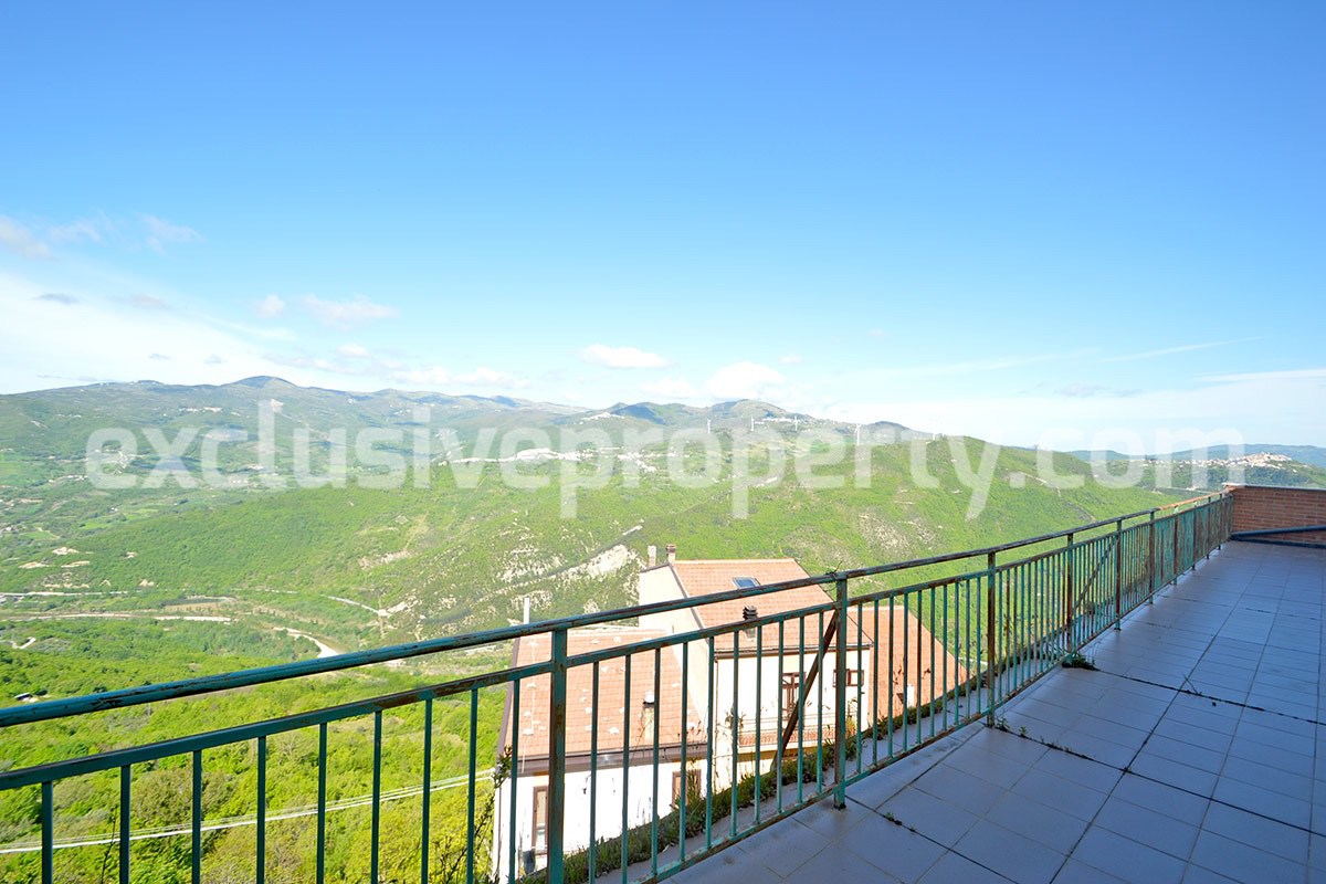 Town House with terrace and garden for sale in Italy 29
