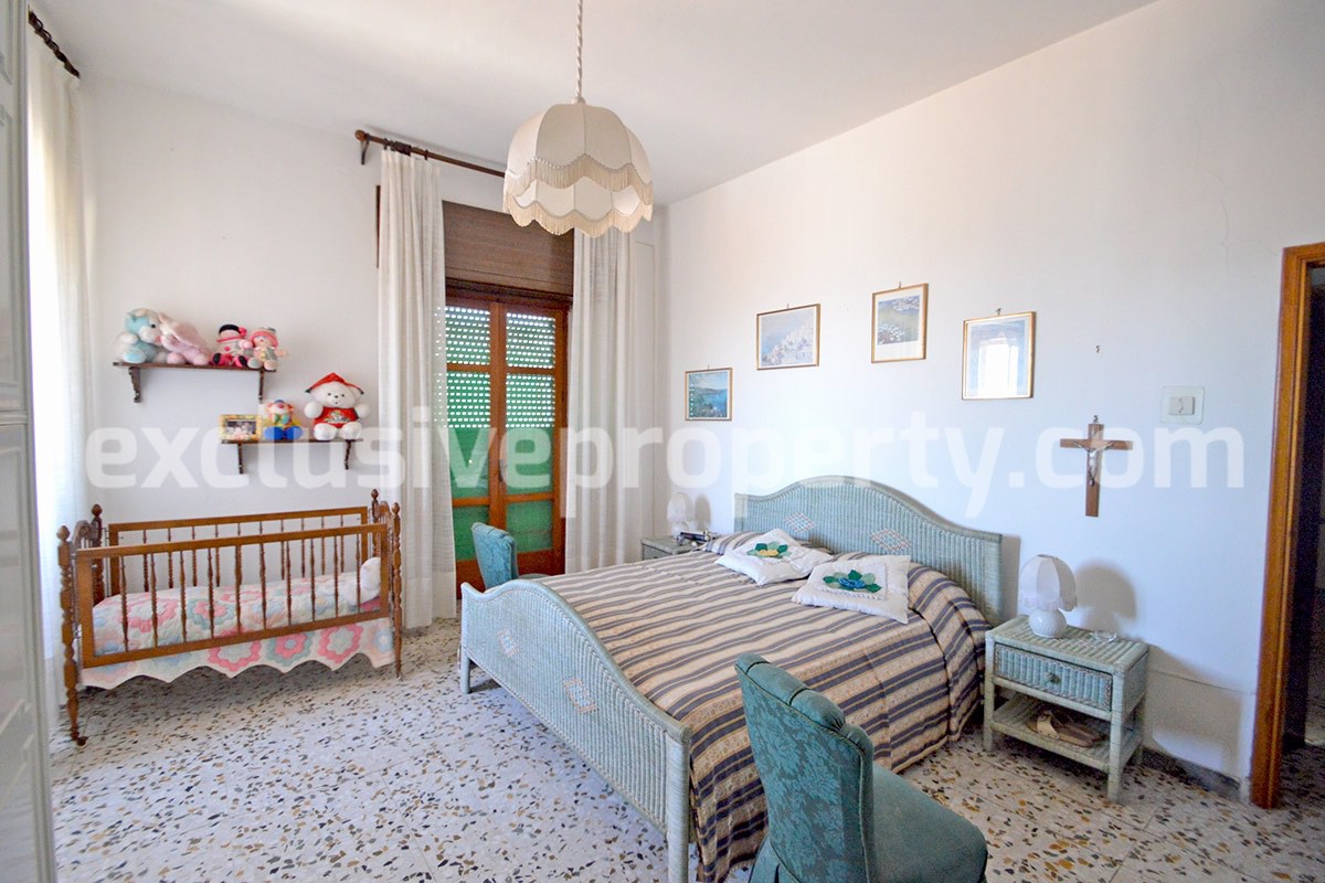 Town House with terrace and garden for sale in Italy 32