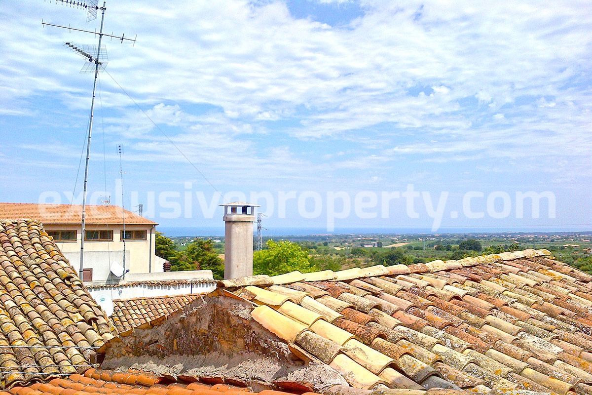 House with terrace near the sea for sale in Abruzzo - Italy 2