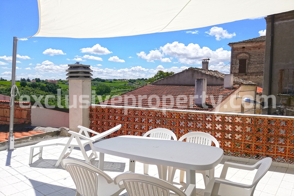 House with terrace near the sea for sale in Abruzzo - Italy 1