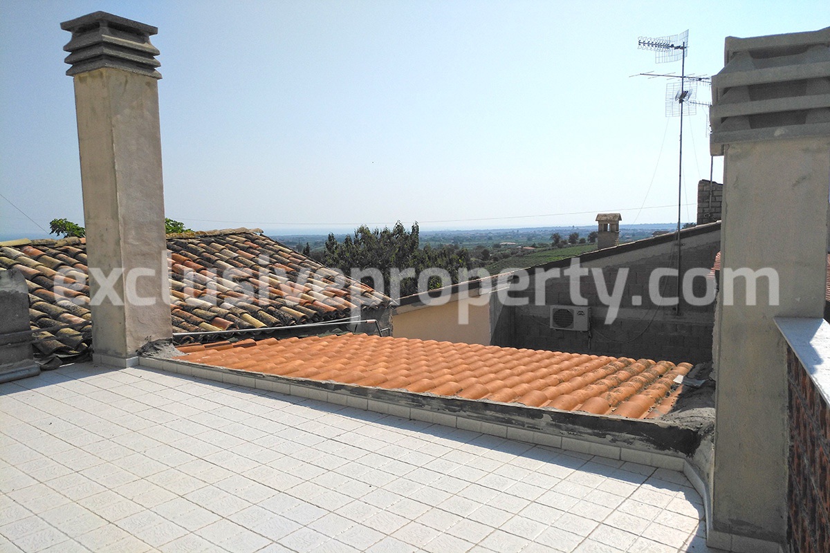 House with terrace near the sea for sale in Abruzzo - Italy 5