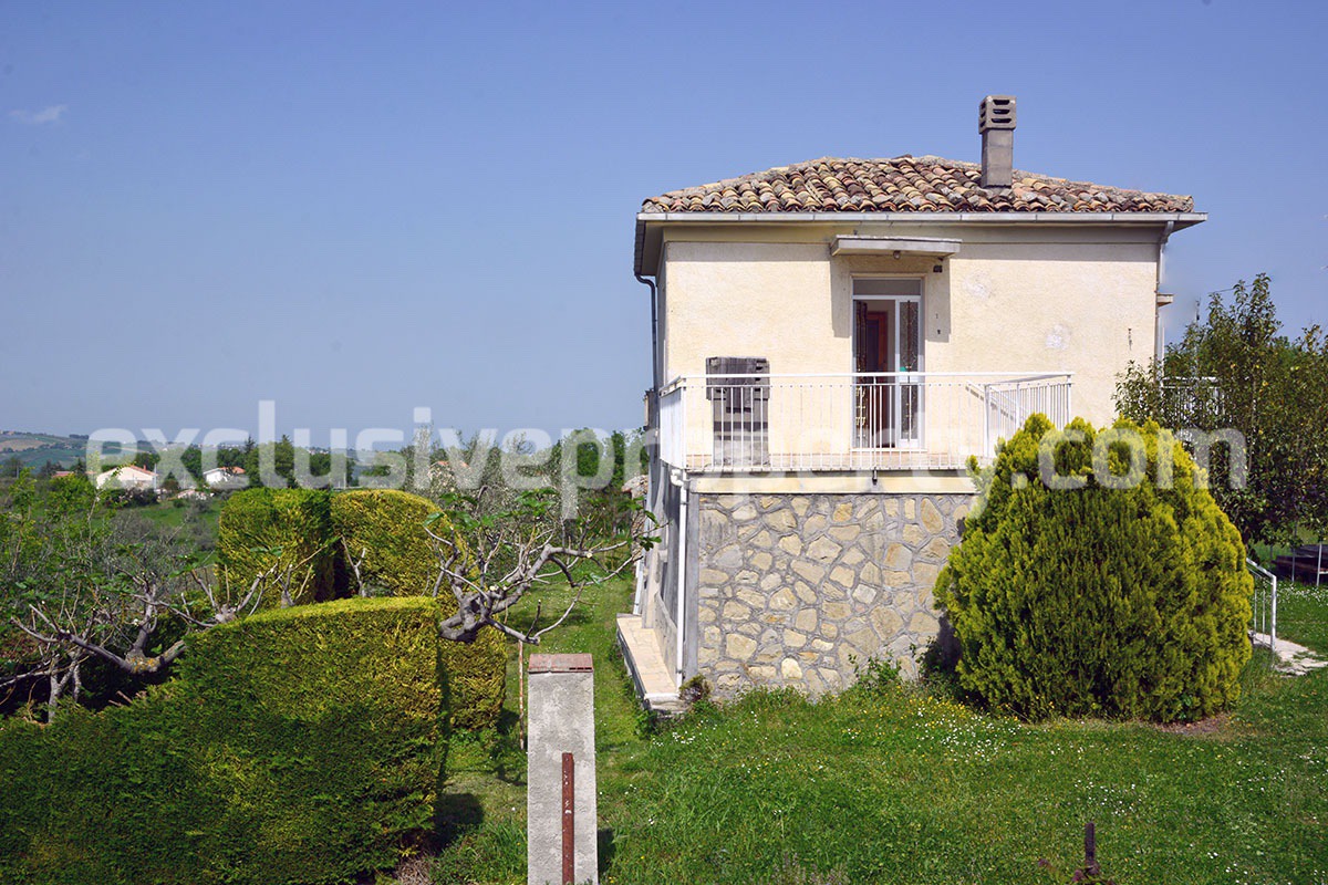 Stone house with views of the hills and mountains for sale in Pescara 4