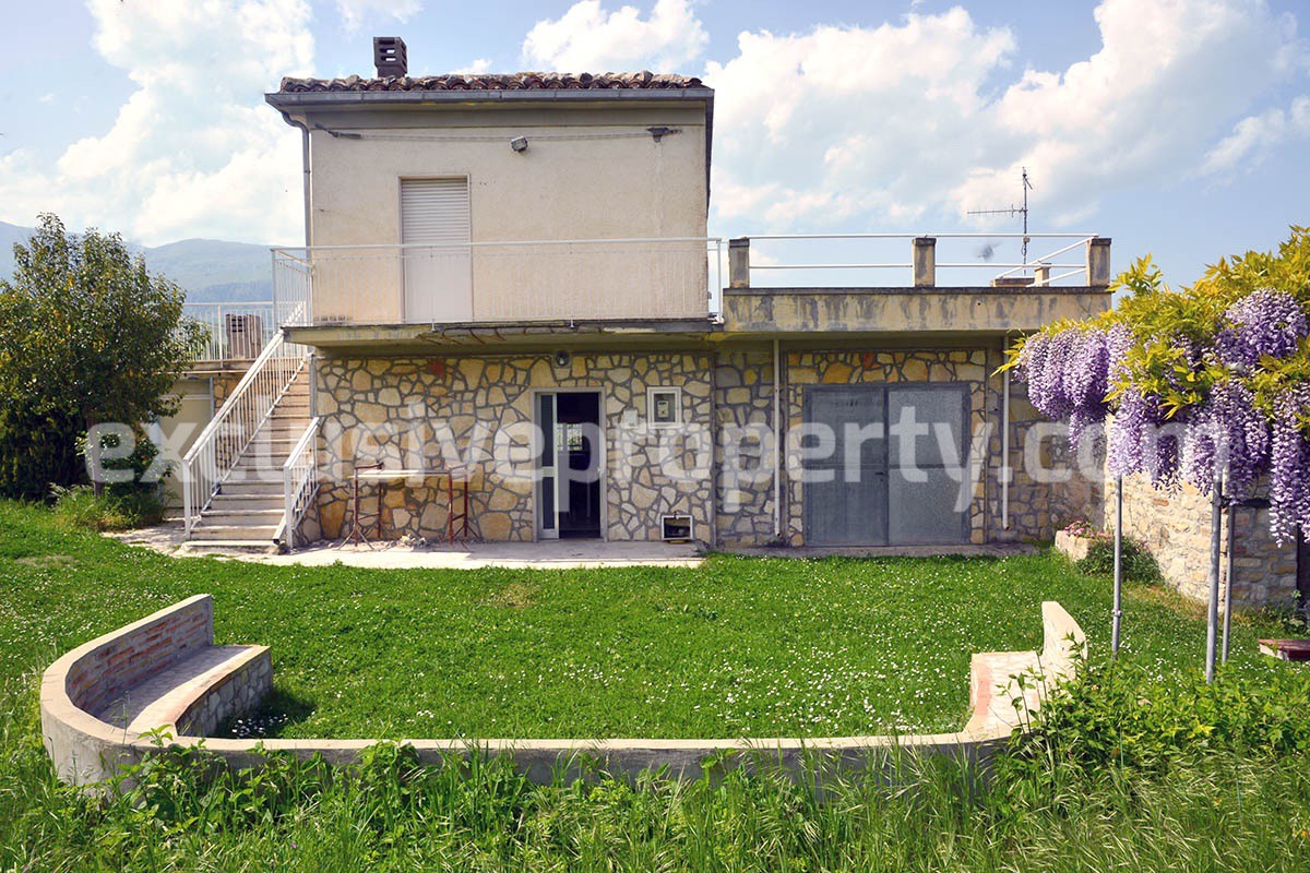 Stone house with views of the hills and mountains for sale in Pescara 1