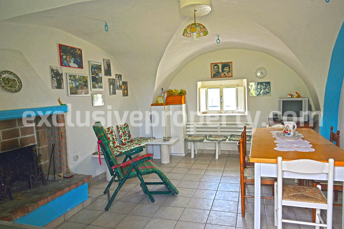 Stone house with views of the hills and mountains for sale in Pescara 10