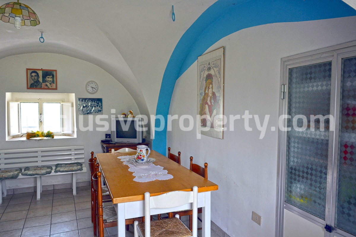 Stone house with views of the hills and mountains for sale in Pescara 11