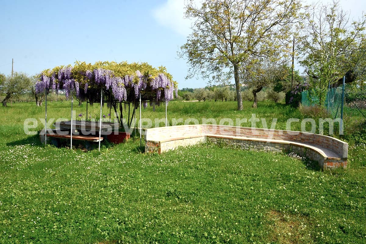 Stone house with views of the hills and mountains for sale in Pescara 22