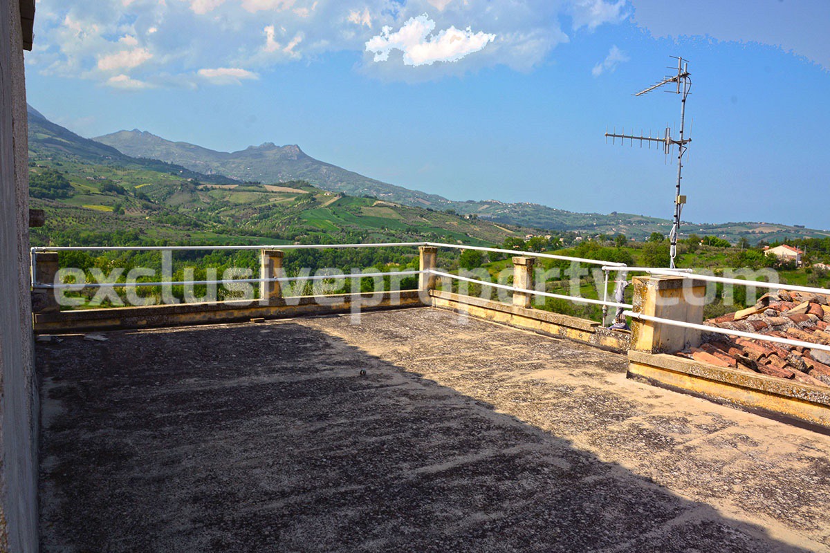 Stone house with views of the hills and mountains for sale in Pescara 9