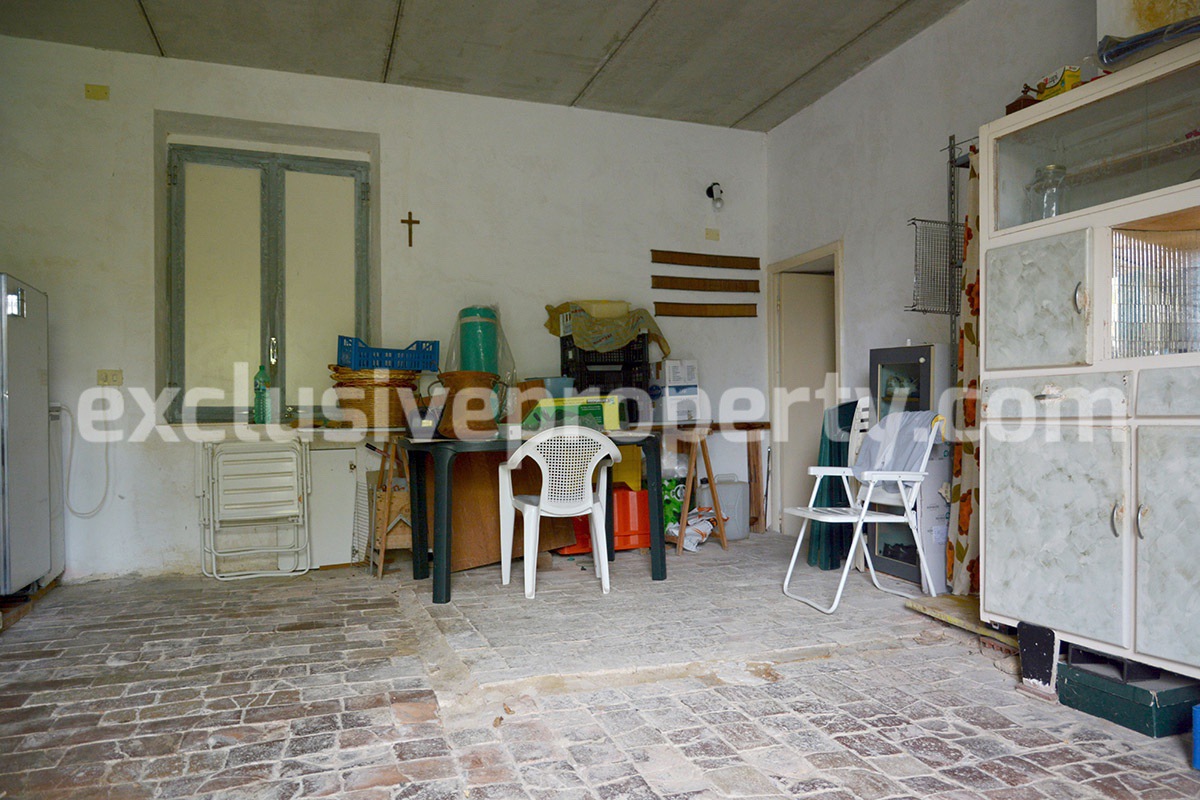 Stone house with views of the hills and mountains for sale in Pescara 18