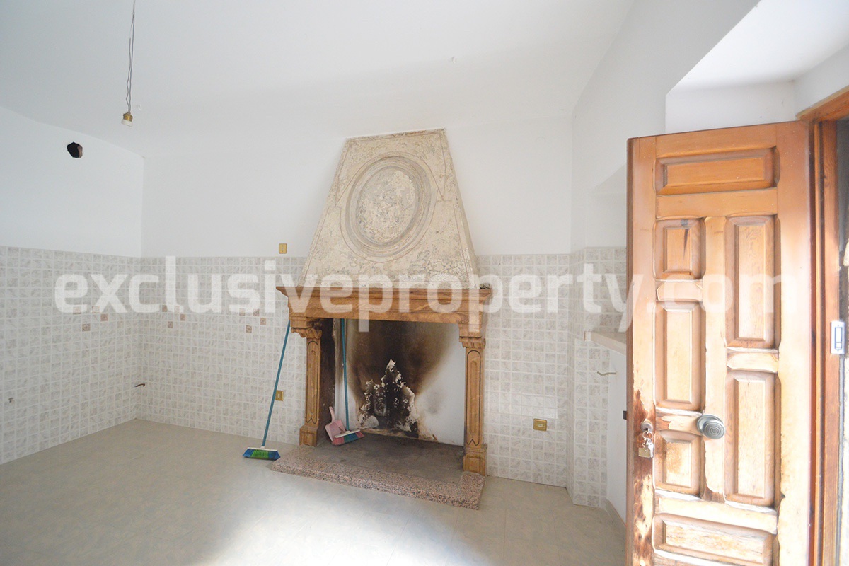 Spacious house for bed and breakfast for sale in Molise - Italy