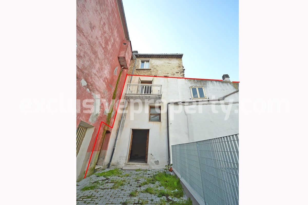 Spacious house for bed and breakfast for sale in Molise - Italy
