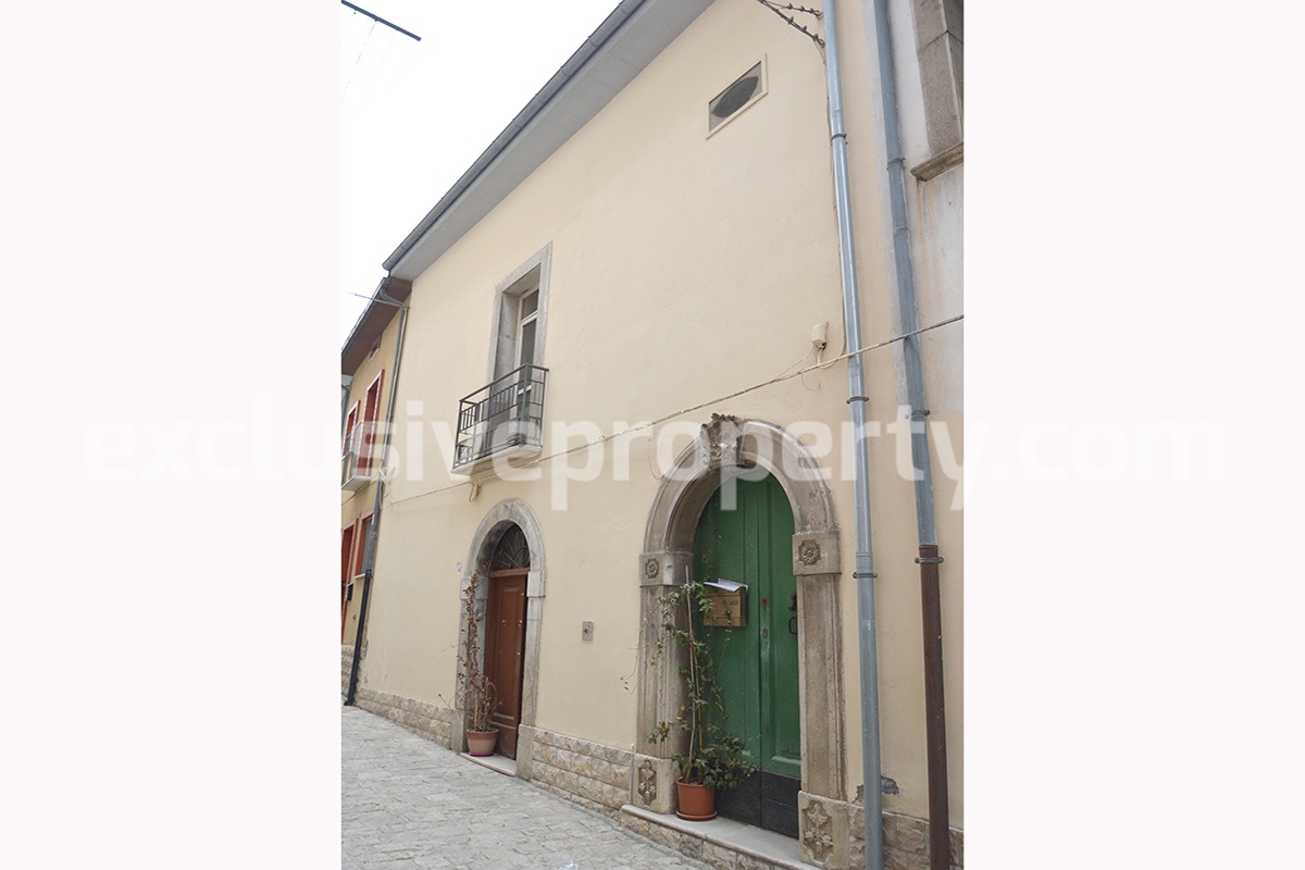Spacious and characteristic house for sale in Molise - Italy 1
