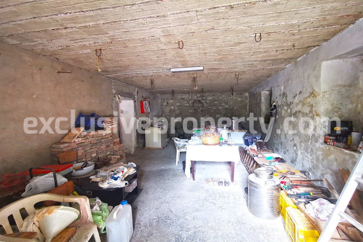Property with one hectare of land near the for sale lake in Abruzzo 31