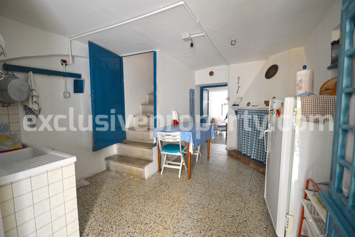 Habitable town house with wooden roof with exposed beams for sale in Molise 4