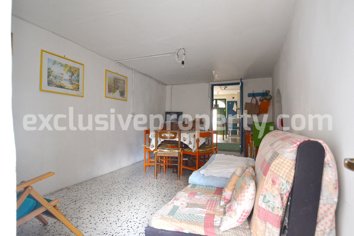 Habitable town house with wooden roof with exposed beams for sale in Molise 11