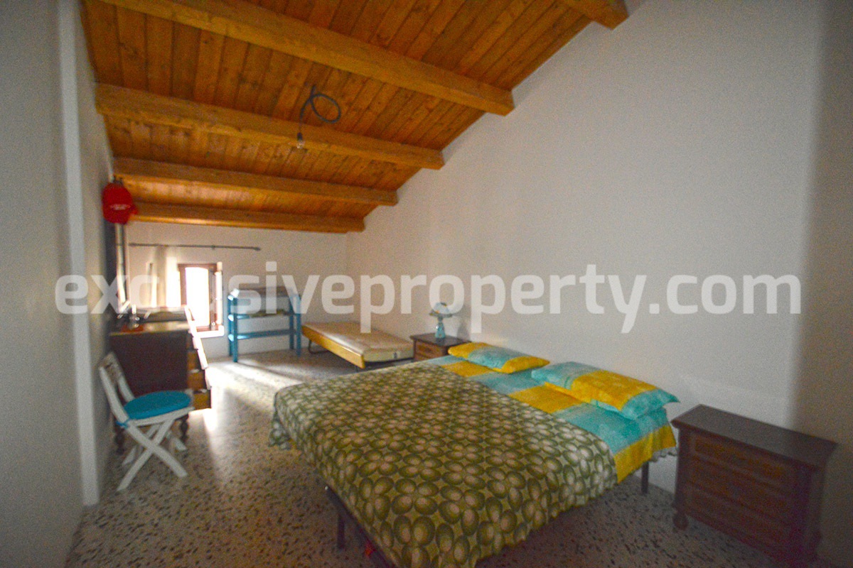 Habitable town house with wooden roof with exposed beams for sale in Molise 13