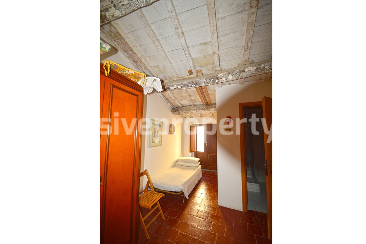 Habitable town house with wooden roof with exposed beams for sale in Molise 23