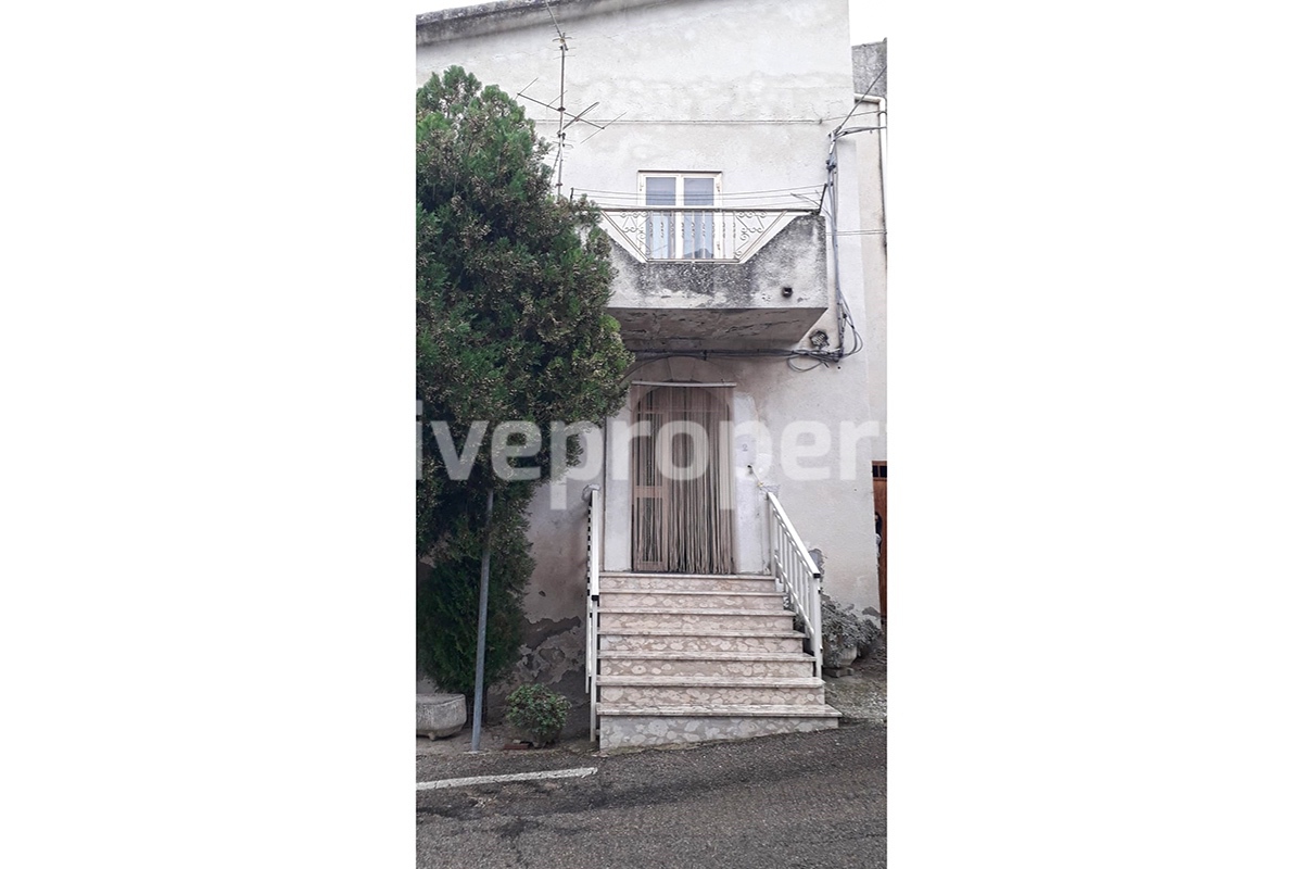 Habitable town house with sea view and garage for sale in Molise