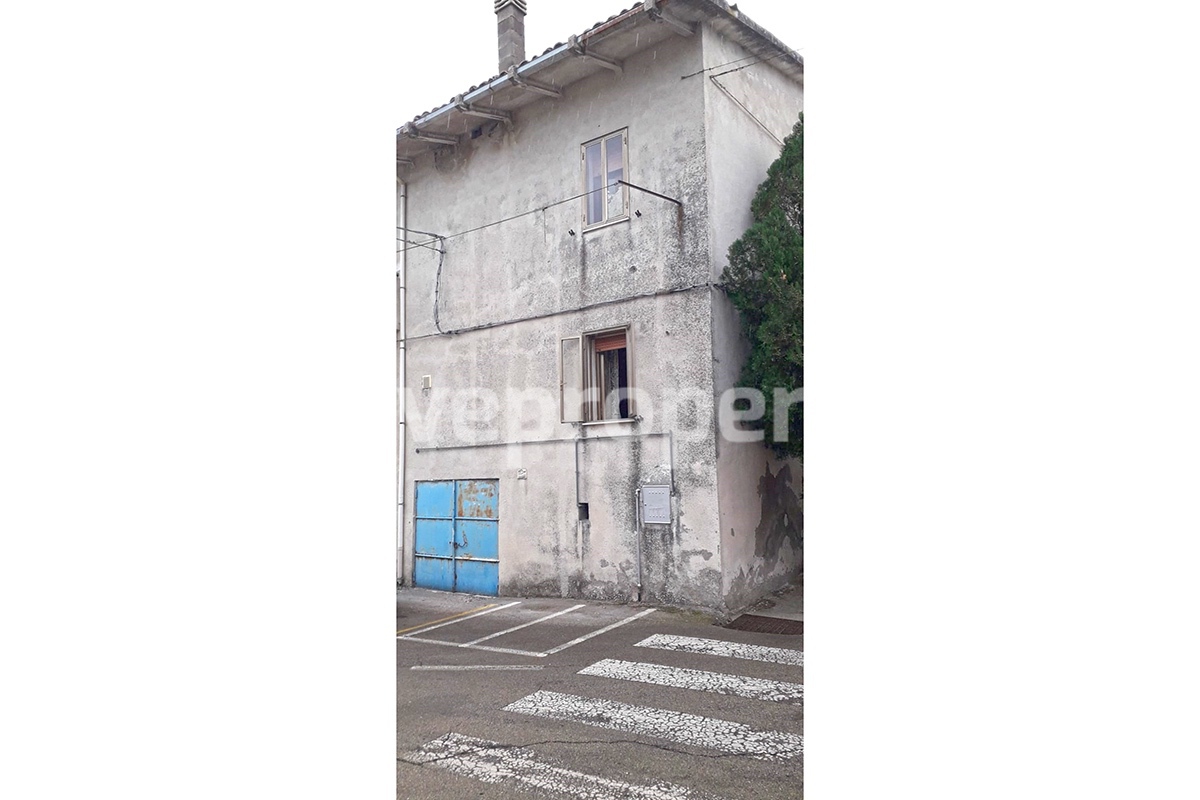 Habitable town house with sea view and garage for sale in Molise 17